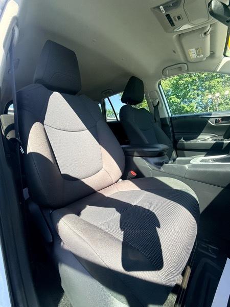 2024 Toyota RAV4 LE AWD - Imagen 12