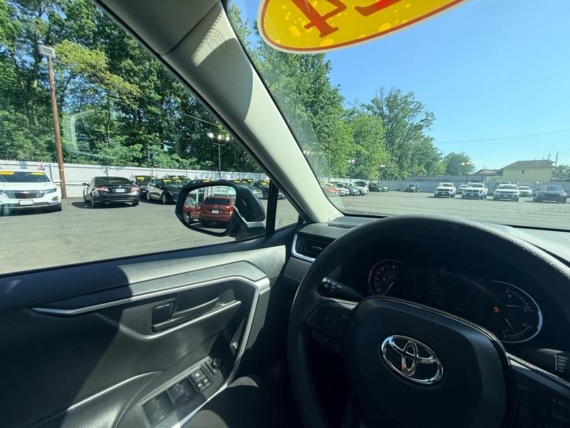 2024 Toyota RAV4 LE AWD - Imagen 24