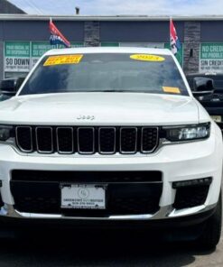 Alternative view of 2023 Jeep Grand Cherokee L Laredo 4WD